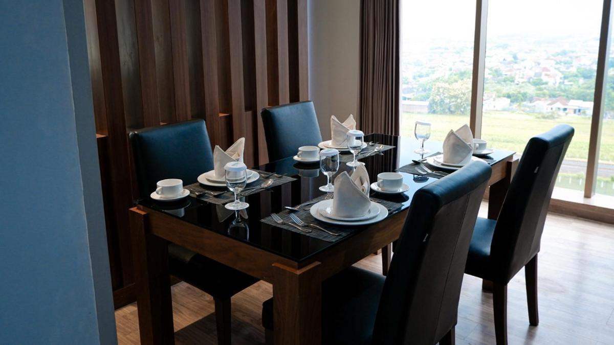 Hotel Ayola Sunrise Mojokerto Exterior foto