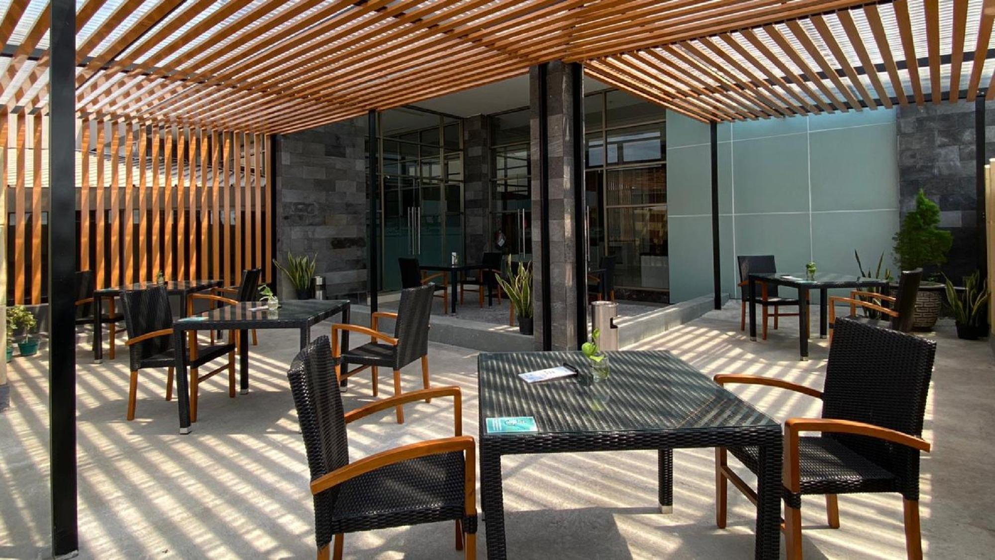 Hotel Ayola Sunrise Mojokerto Exterior foto